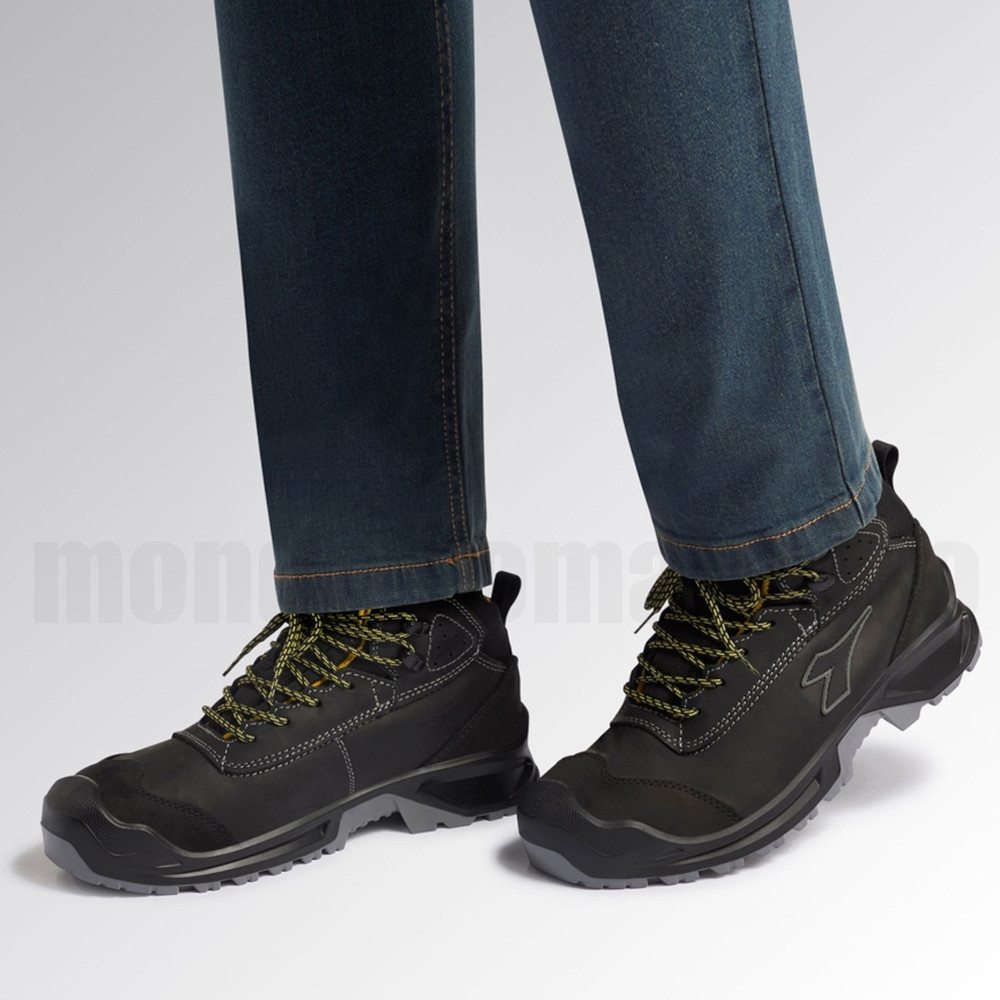 Bocanci de protectie din piele rezistenta la apa - bocanci negri CLASSIC S3S 